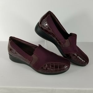 CLARKS Crocodile and Stretchy Fabric Loafers 7 1/2